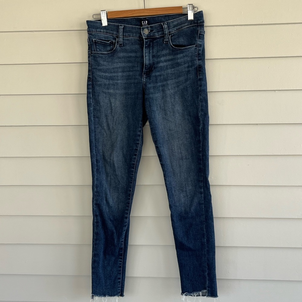 EUC Gap Favorite Jegging Raw Hem